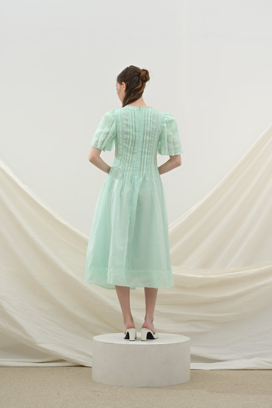 Ascent dress in green
