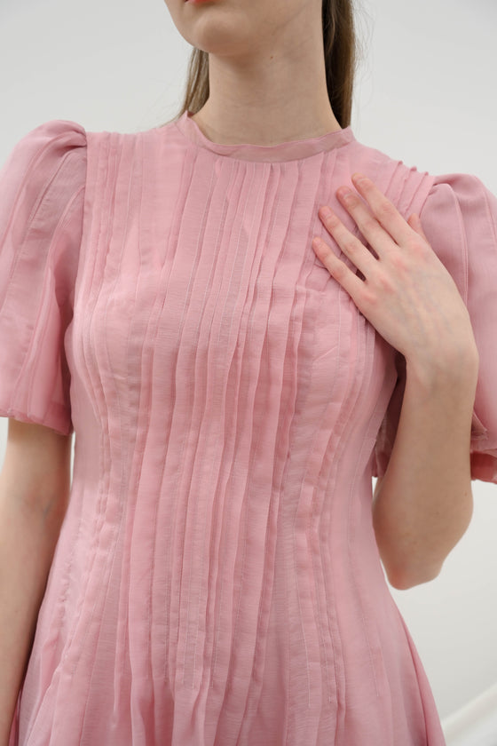 Ascent dress in Pink